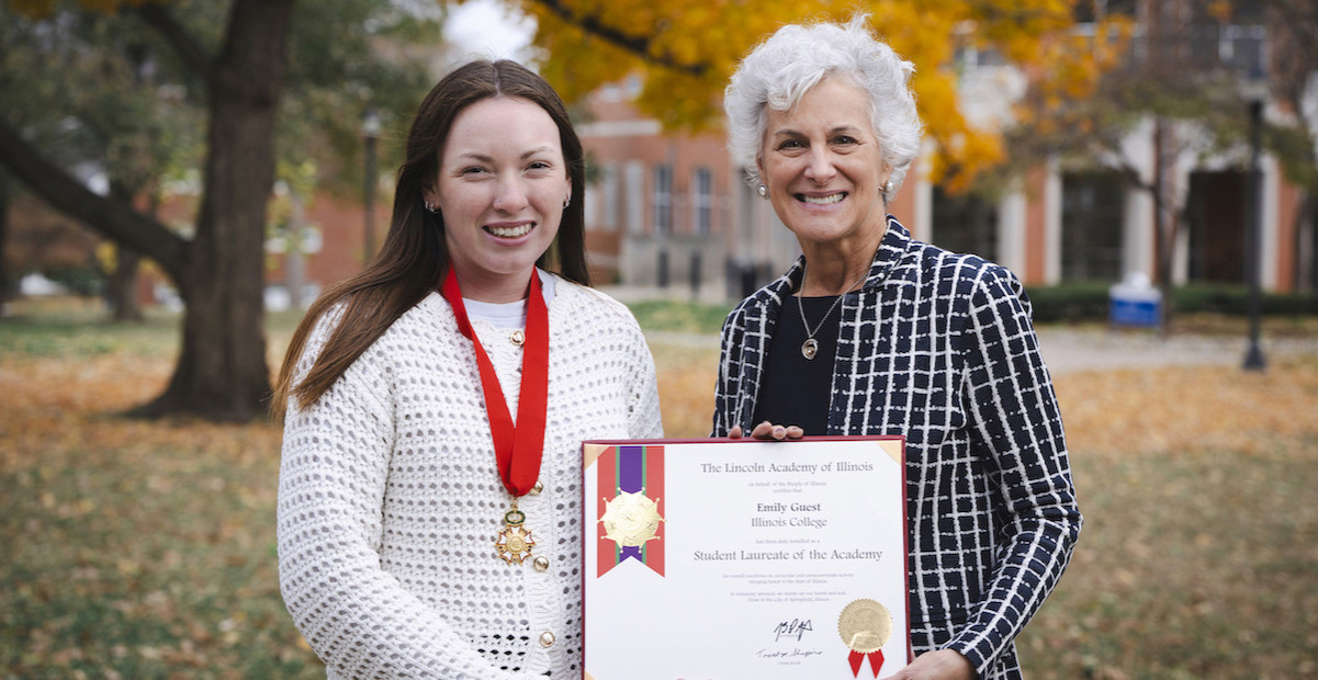 Emily Guest ’26 and President Barbara A. Farley holding Lincoln Laureate certificate