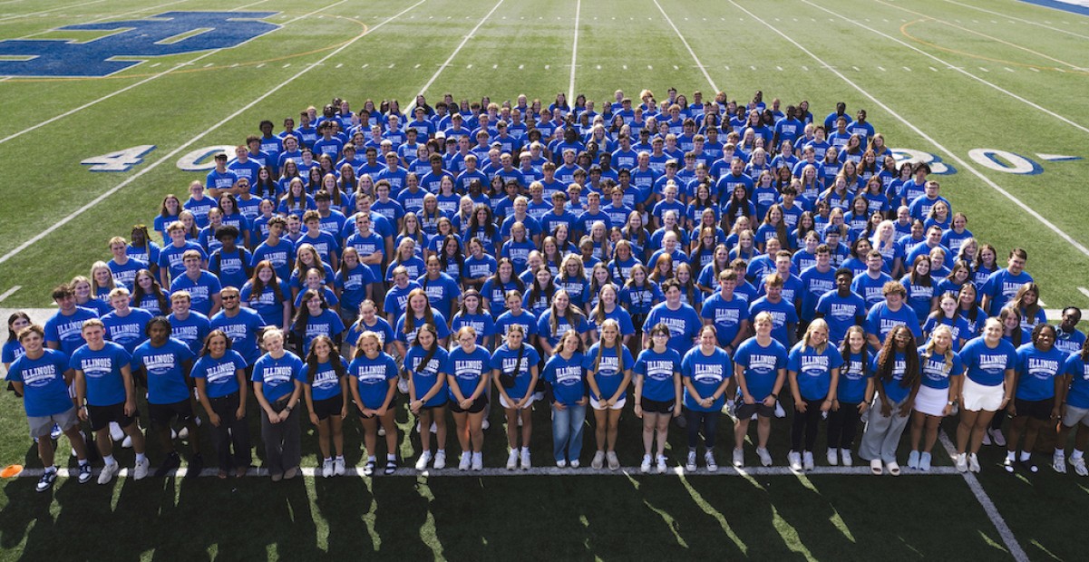 Overhead photo of Illinois College's Class of 2029