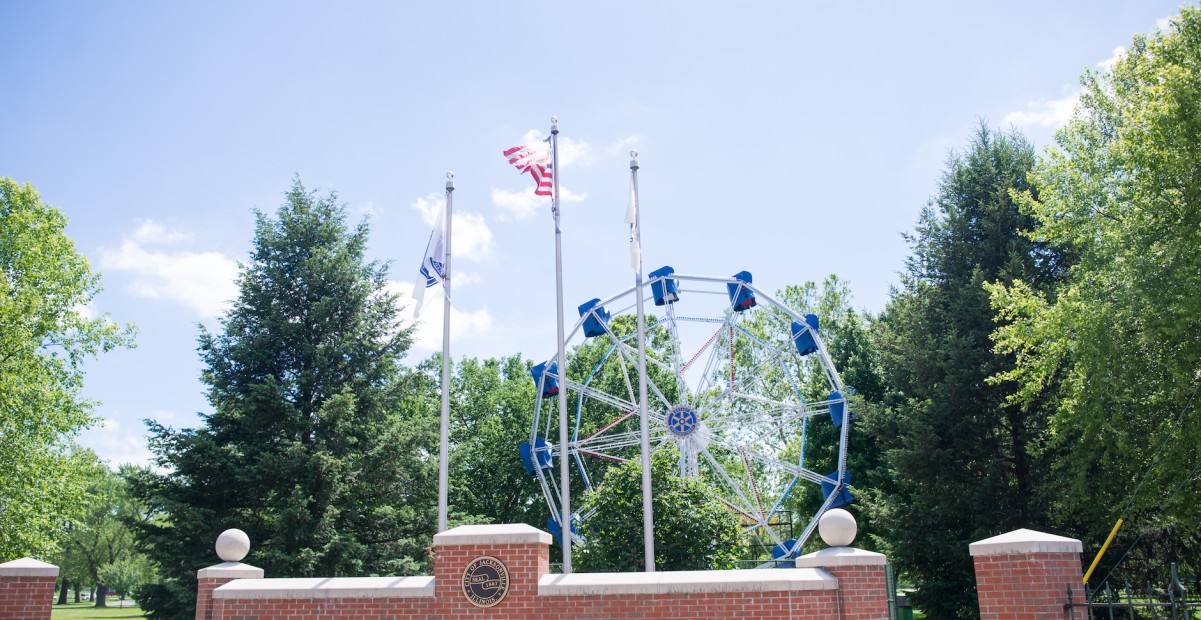 Jacksonville ferris wheel and town sign