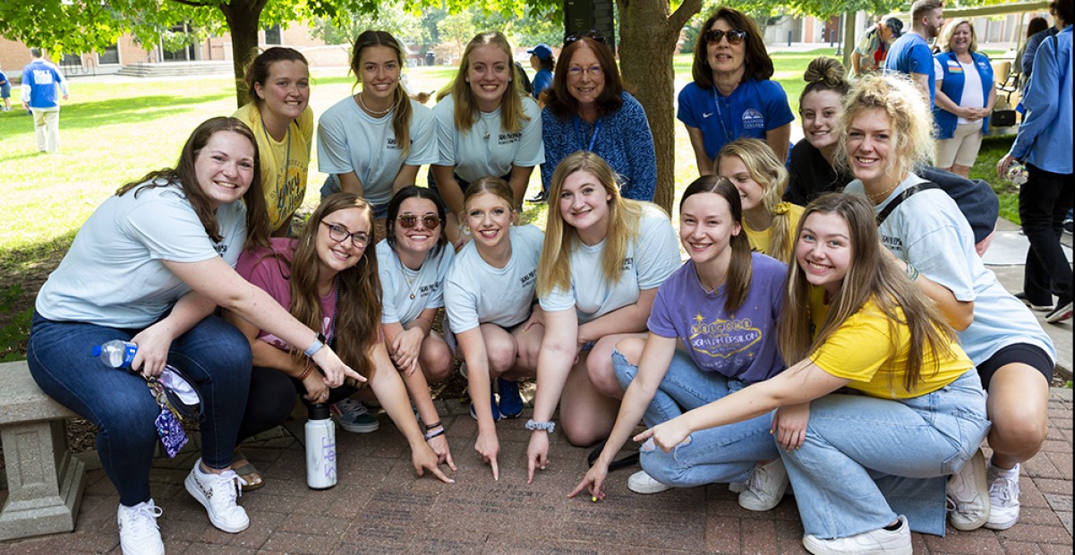 Gifts From Alumni | Illinois College