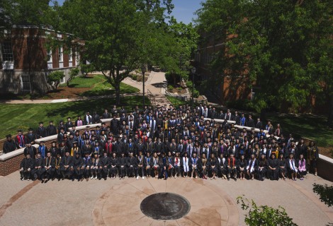Illinois College's Class of 2024 group photo