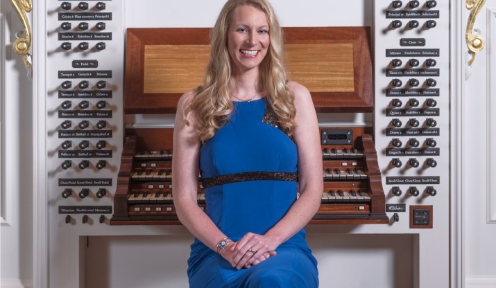 Elisa Bickers posing in front of an organ