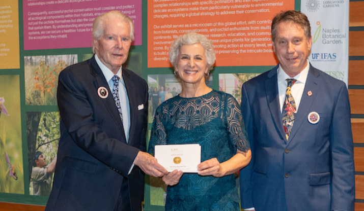 President Barbara A. Farley and professor Lawrence Zettler receiving gold medal for Chelsea Flower Show